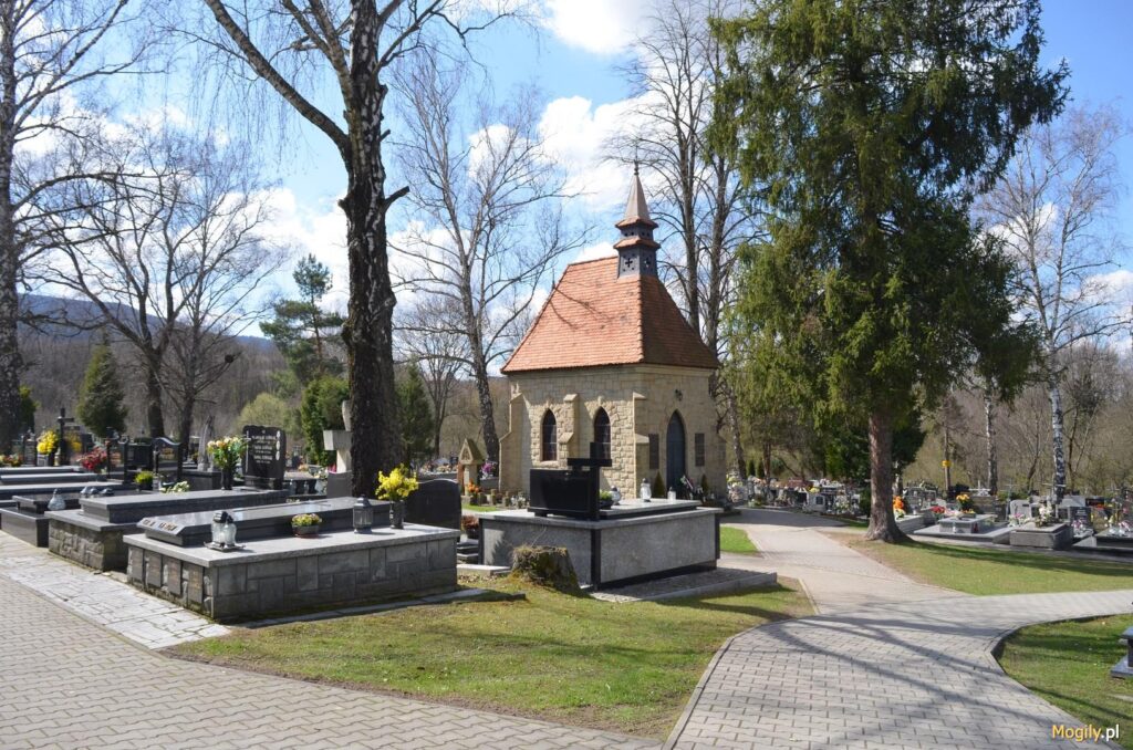 Cmentarz parafialny w Tymbarku